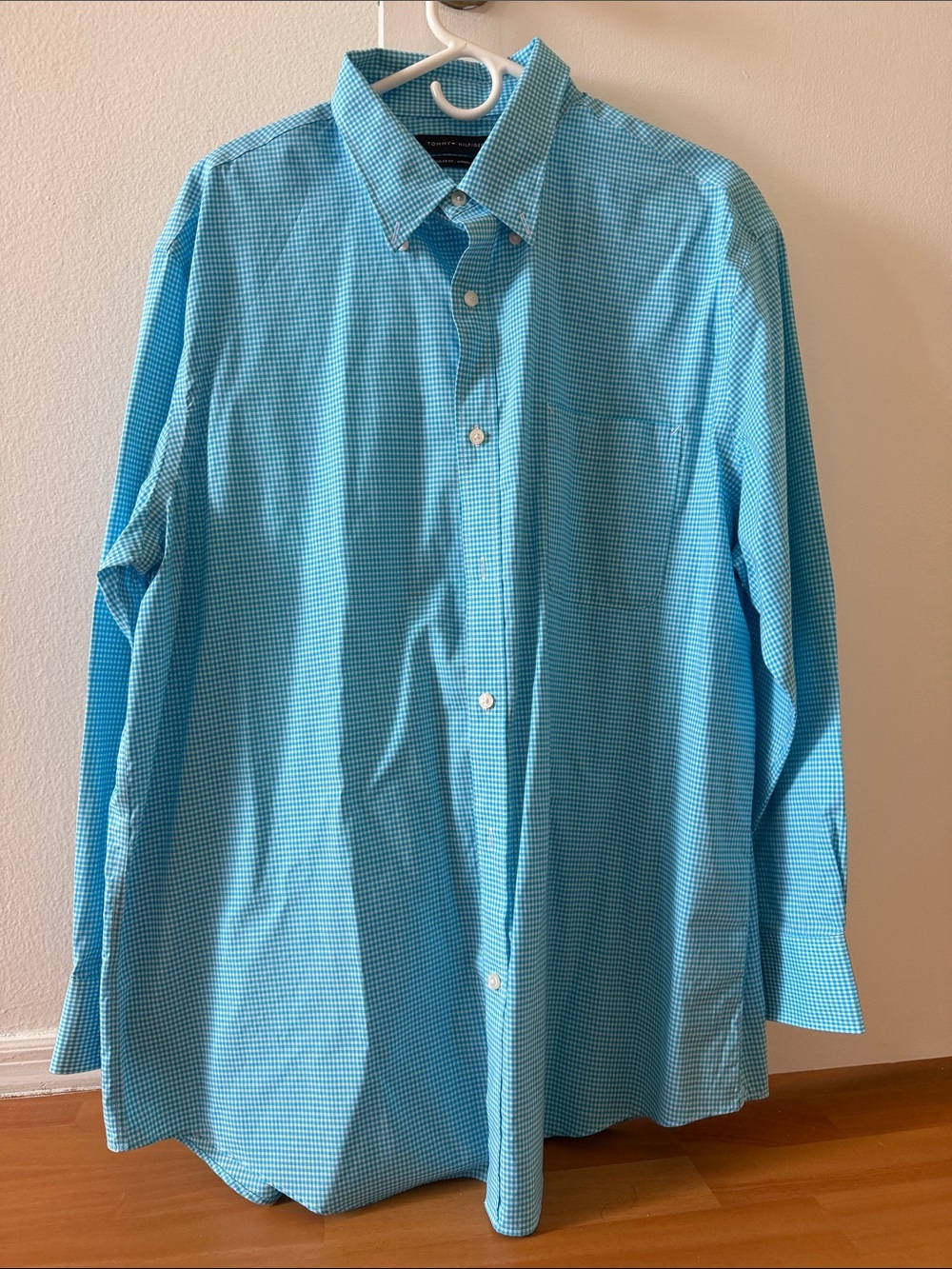 Tommy Hilfiger Aqua Gingham Button-Down Shirt
XL 32/33